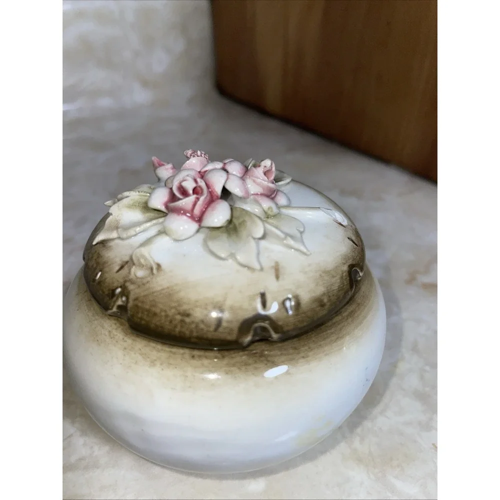 Vintage Capodimonte porcelain round trinket box‎ intricate multi rose design